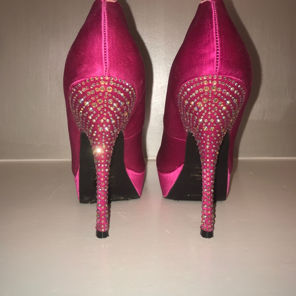 Pumps - Picture 2 of 4
